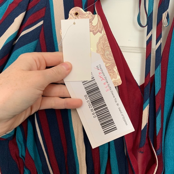 ⭐️ NWT ⭐️ Band of Gypsies • V-neck top - Picture 5 of 5